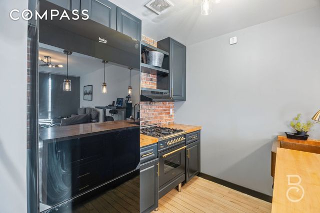 2525 Newtown Ave Apt 4B, New York City, NY 11102