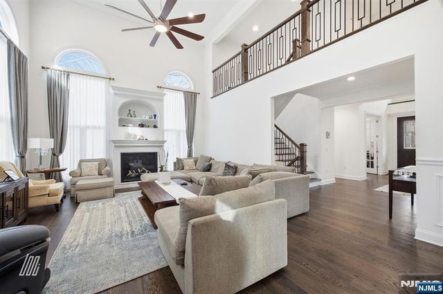 8 Ranch Lane, Closter, NJ 07624