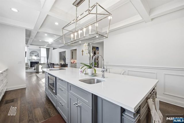 8 Ranch Lane, Closter, NJ 07624