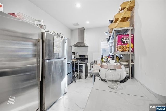 8 Ranch Lane, Closter, NJ 07624