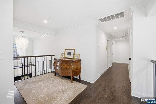 8 Ranch Lane, Closter, NJ 07624