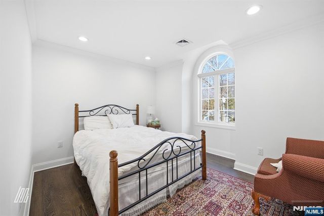 8 Ranch Lane, Closter, NJ 07624