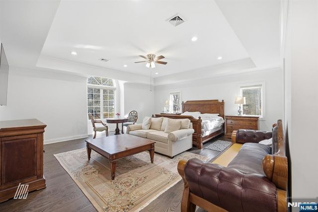 8 Ranch Lane, Closter, NJ 07624