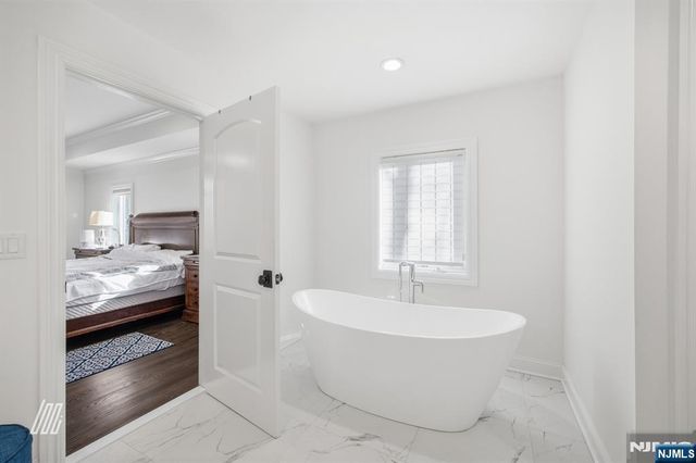 8 Ranch Lane, Closter, NJ 07624