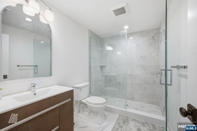 8 Ranch Lane, Closter, NJ 07624