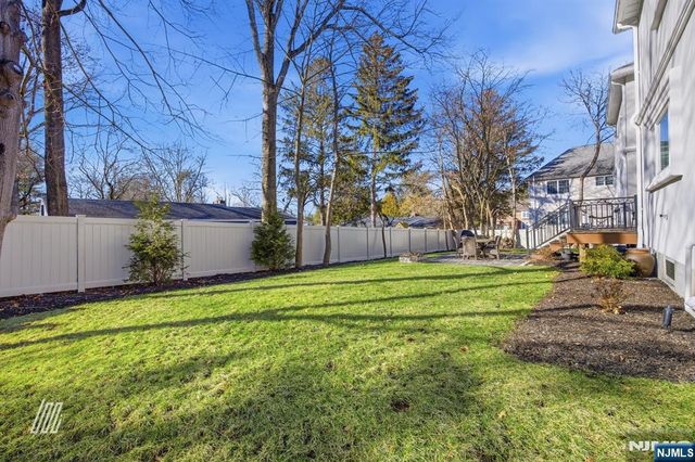 8 Ranch Lane, Closter, NJ 07624