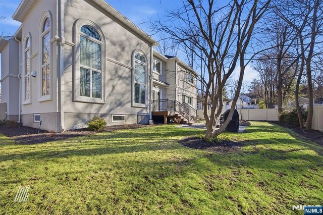 8 Ranch Lane, Closter, NJ 07624