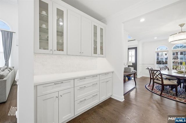 8 Ranch Lane, Closter, NJ 07624