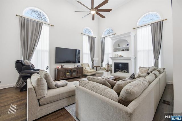 8 Ranch Lane, Closter, NJ 07624