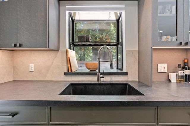 2305 Bear Canyon Rd, Los Gatos, CA 95033