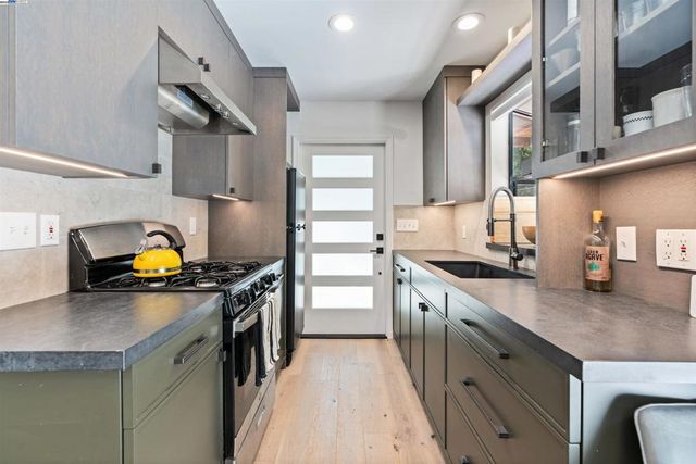 2305 Bear Canyon Rd, Los Gatos, CA 95033