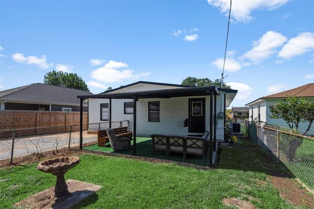 10137 Fairfax Street, Houston, TX 77029