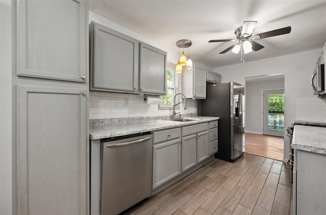 85 Doremus Avenue, Waterford, MI 48328