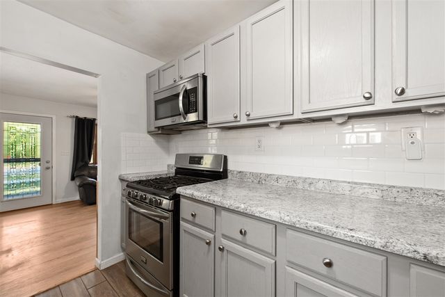 85 Doremus Avenue, Waterford, MI 48328