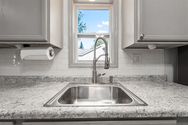 85 Doremus Avenue, Waterford, MI 48328