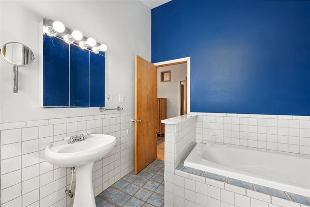 85 Doremus Avenue, Waterford, MI 48328