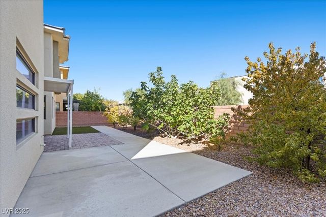 88 Pristine Glen Street, Las Vegas, NV 89135