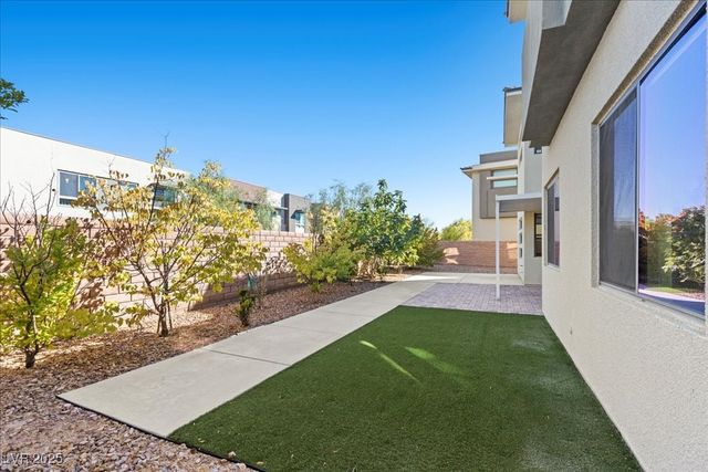 88 Pristine Glen Street, Las Vegas, NV 89135