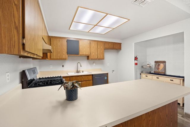 275 R St, Lincoln, CA 95648