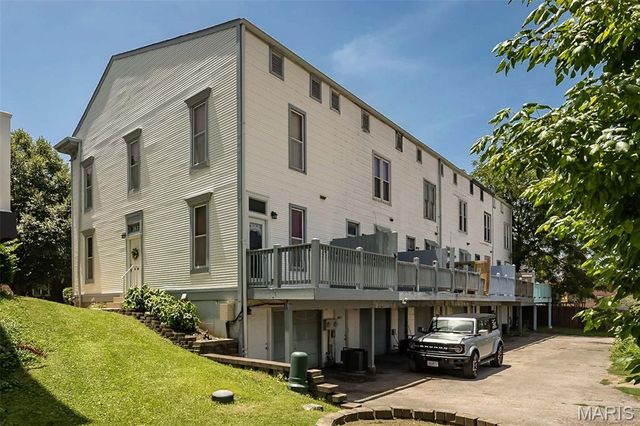 2635 Saint Vincent Avenue, St Louis, MO 63104