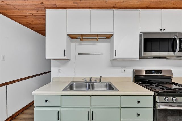 301 Milroy St, Observatory Hill, PA 15214