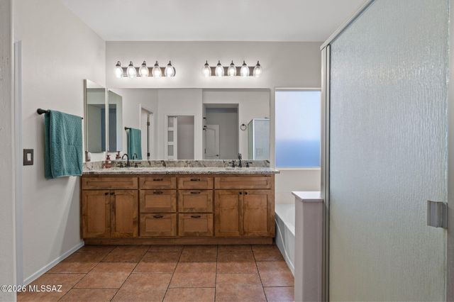 8120 N Wayward Star Drive, Tucson, AZ 85743