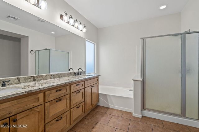 8120 N Wayward Star Drive, Tucson, AZ 85743