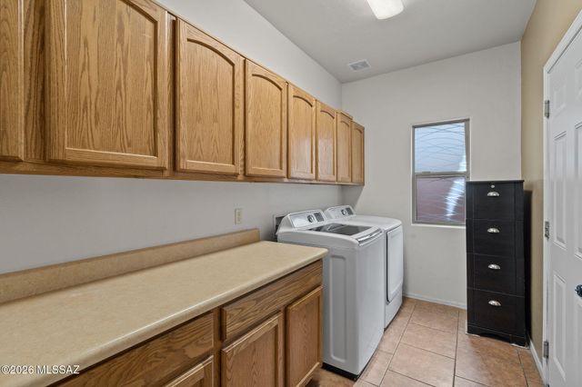 8120 N Wayward Star Drive, Tucson, AZ 85743