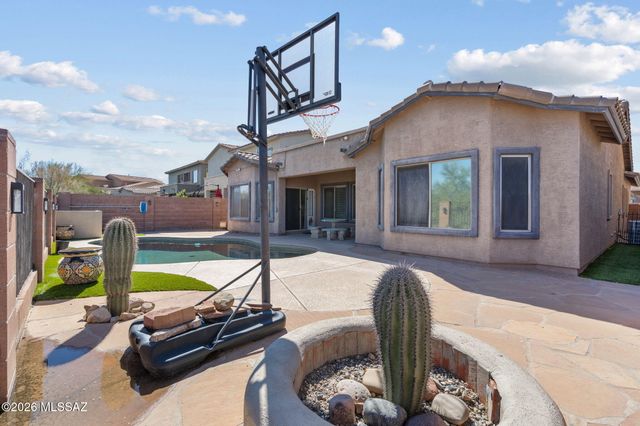 8120 N Wayward Star Drive, Tucson, AZ 85743