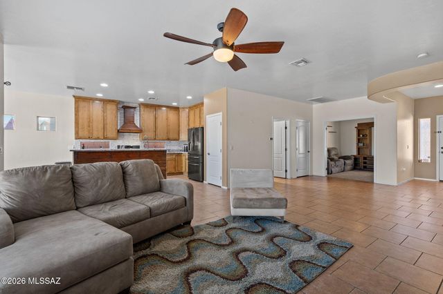 8120 N Wayward Star Drive, Tucson, AZ 85743