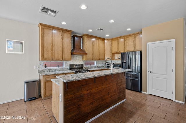 8120 N Wayward Star Drive, Tucson, AZ 85743