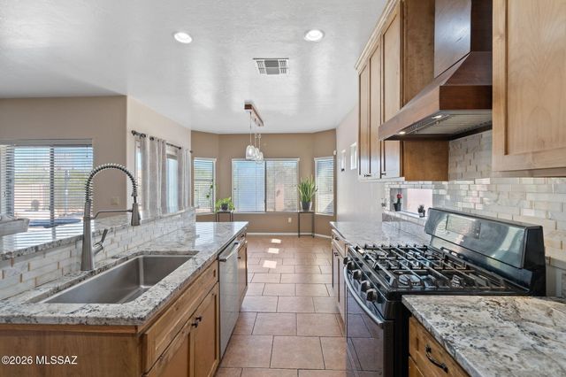 8120 N Wayward Star Drive, Tucson, AZ 85743