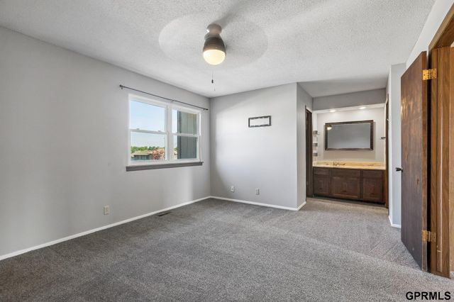 9023 Gary Circle, Omaha, NE 68138