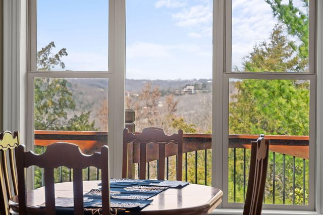 512 Silverwood Place, Branson West, MO 65737