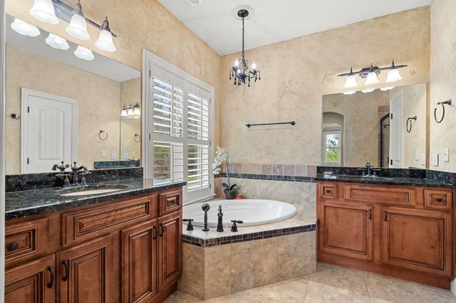 512 Silverwood Place, Branson West, MO 65737
