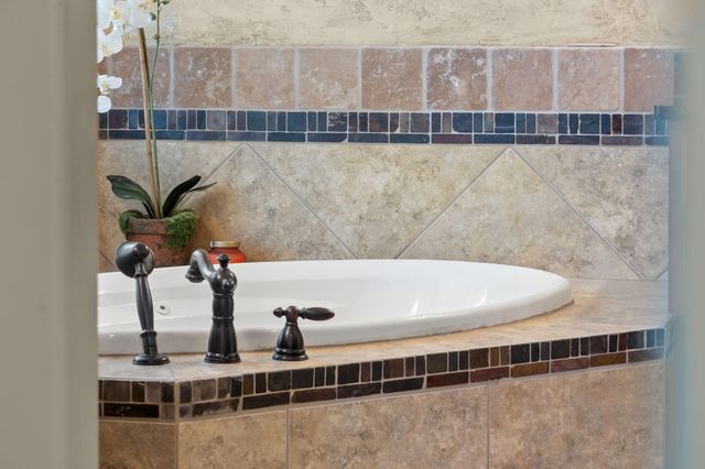 512 Silverwood Place, Branson West, MO 65737