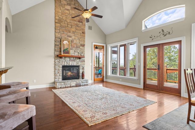 512 Silverwood Place, Branson West, MO 65737