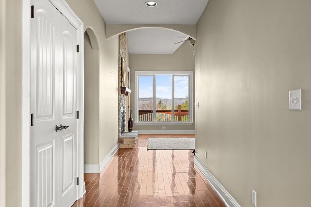 512 Silverwood Place, Branson West, MO 65737