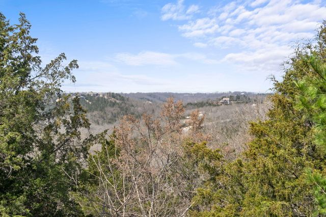 512 Silverwood Place, Branson West, MO 65737