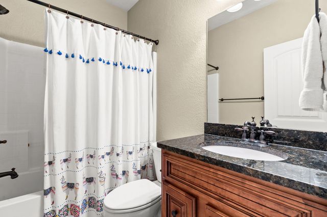 512 Silverwood Place, Branson West, MO 65737