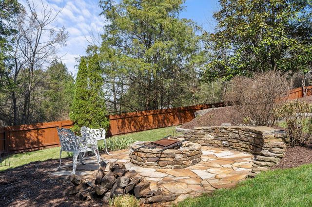512 Silverwood Place, Branson West, MO 65737