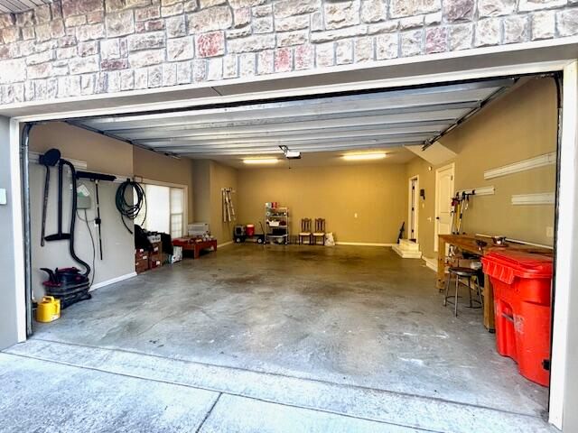 512 Silverwood Place, Branson West, MO 65737