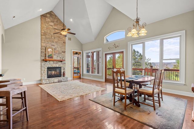 512 Silverwood Place, Branson West, MO 65737