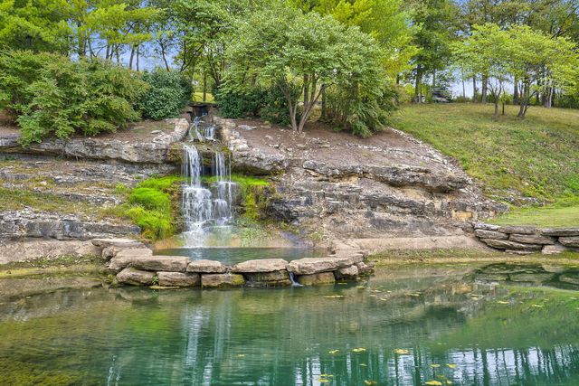 512 Silverwood Place, Branson West, MO 65737