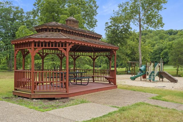 512 Silverwood Place, Branson West, MO 65737