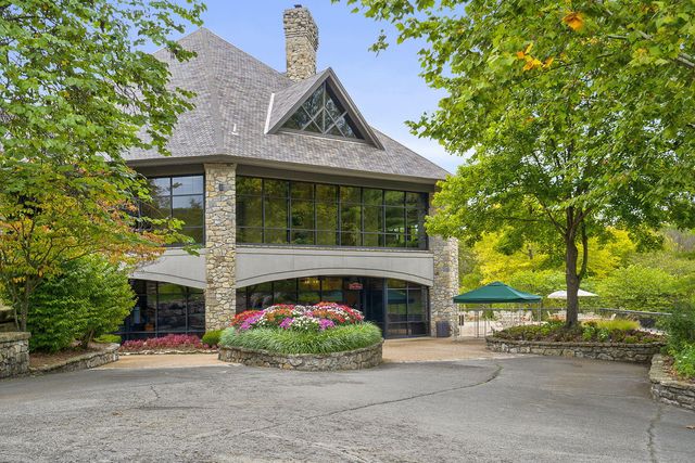 512 Silverwood Place, Branson West, MO 65737