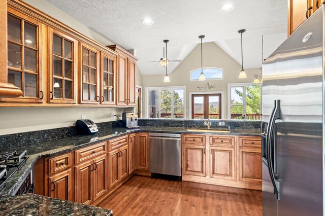 512 Silverwood Place, Branson West, MO 65737