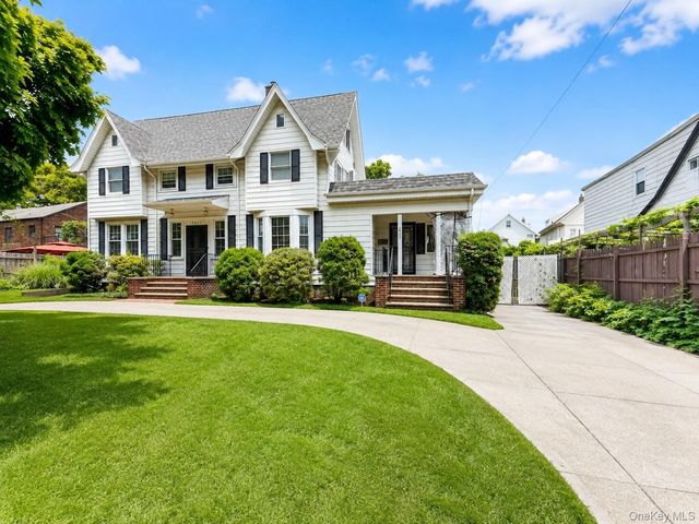 3011 Murray Street, Flushing, NY 11354