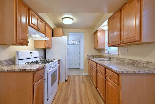 308 S Artesian Avenue, Chicago, IL 60612