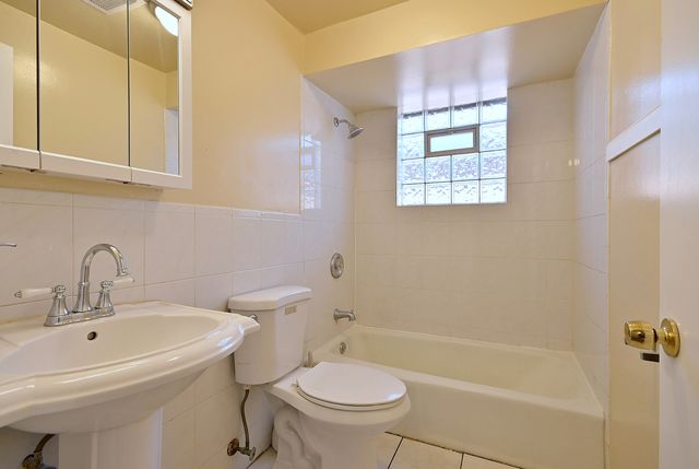 308 S Artesian Avenue, Chicago, IL 60612